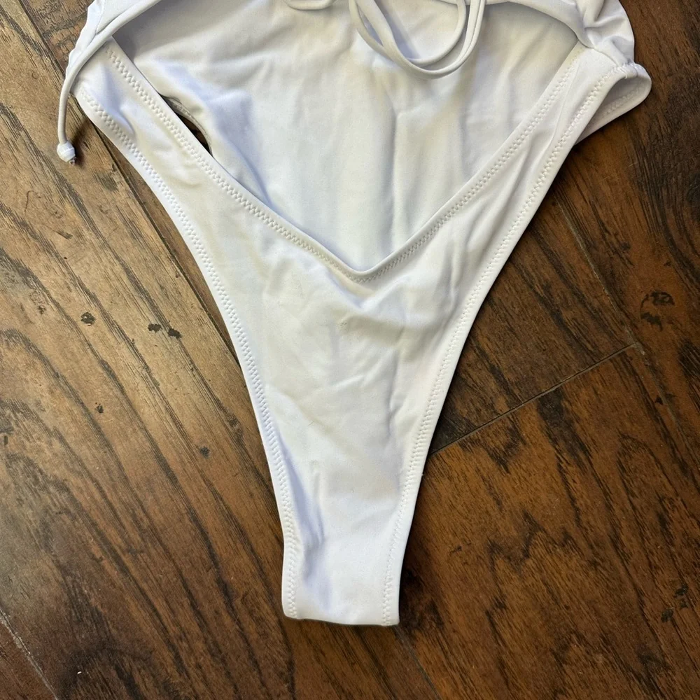 N/A stylish white
